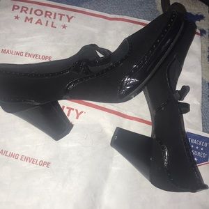 *New* Stylish Women’s Clark’s Artisan heels